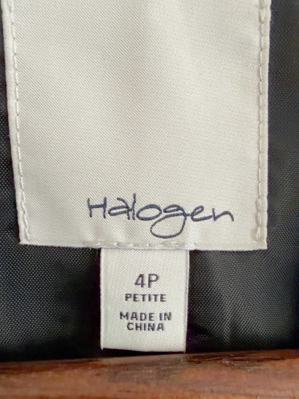 Halogen Petite Gray Tailored Blazer Size 4P Two Button Career Workwear - Picture 8 of 8